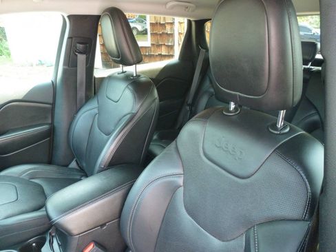 Used 2019 Jeep Cherokee Limited AWD/4WD image 17