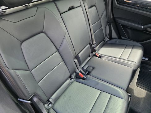 Used 2022 Porsche Cayenne AWD/4WD image 24