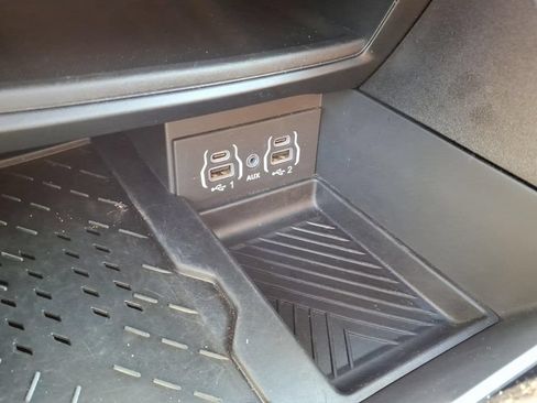 Certified 2025 Chrysler Pacifica Limited FWD image 21