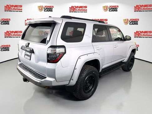 Used 2020 Toyota 4Runner TRD Off-Road Premium w/ Moonroof Package AWD/4WD image 17
