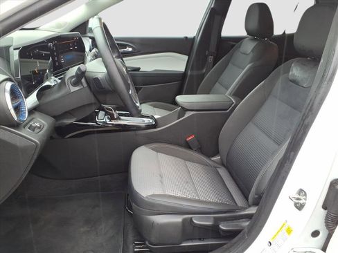 Certified 2024 Chevrolet Trax LT w/ Driver Confidence Package image 13