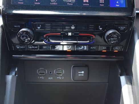 Used 2025 Jeep Grand Cherokee Limited w/ Black Appearance Package image 43