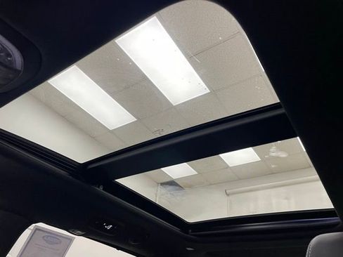 Used 2025 Chrysler Pacifica Limited image 20