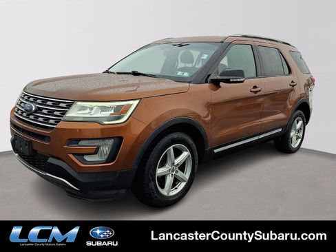 Used 2017 Ford Explorer XLT image 1