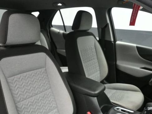 Used 2022 Chevrolet Equinox LS AWD/4WD image 16
