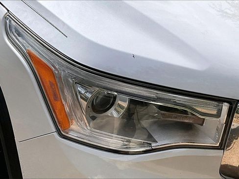 Used 2018 GMC Acadia SLT image 28