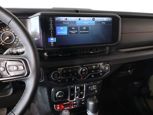 Used 2025 Jeep Wrangler Unlimited Rubicon AWD/4WD image 5