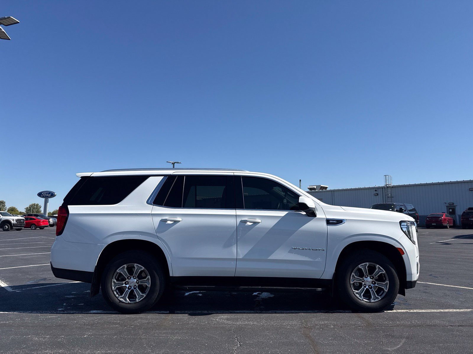Used 2022 GMC Yukon SLE w/ Gmc Pro Safety Plus Package AWD/4WD image 4