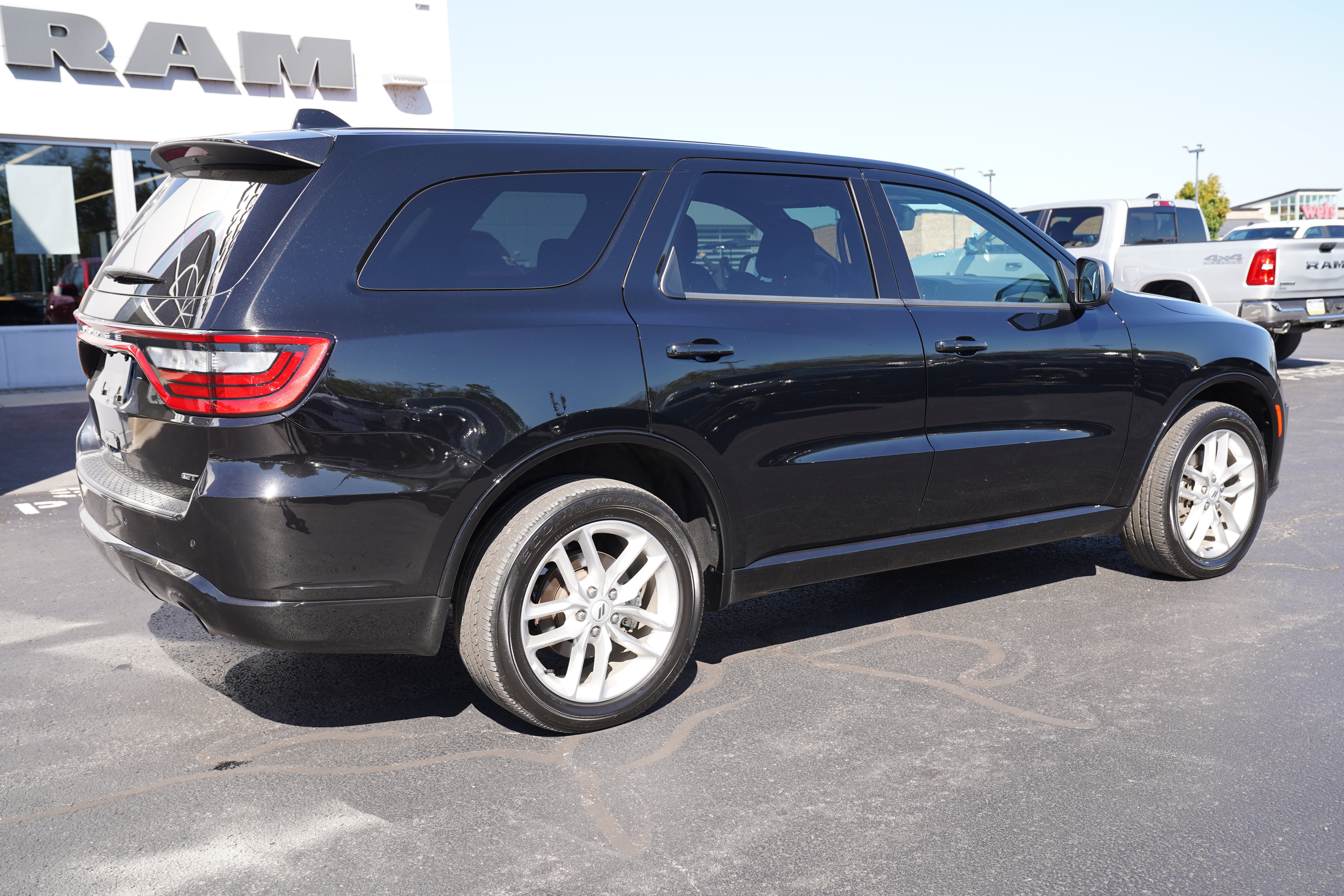 Used 2025 Dodge Durango GT AWD/4WD image 3