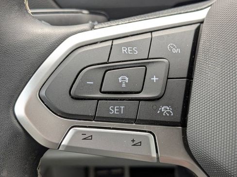 Used 2023 Volkswagen Tiguan SE R-Line image 18