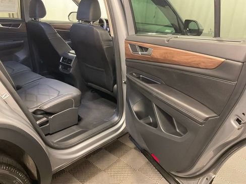 Used 2025 Volkswagen Atlas SE AWD/4WD image 31