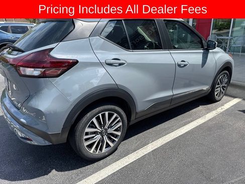Used 2022 Nissan Kicks SV FWD image 3