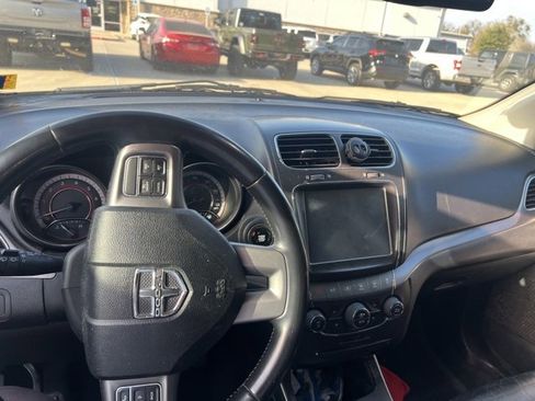 Used 2019 Dodge Journey Crossroad image 4