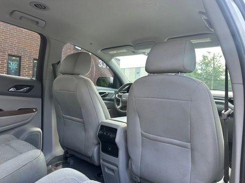 Used 2018 GMC Acadia SLE FWD image 16