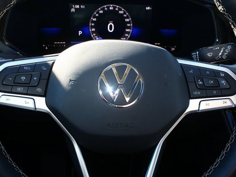 Used 2023 Volkswagen Taos SE image 15