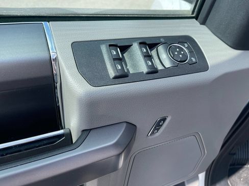 Used 2019 Ford F150 XLT w/ Equipment Group 302A Luxury AWD/4WD image 13