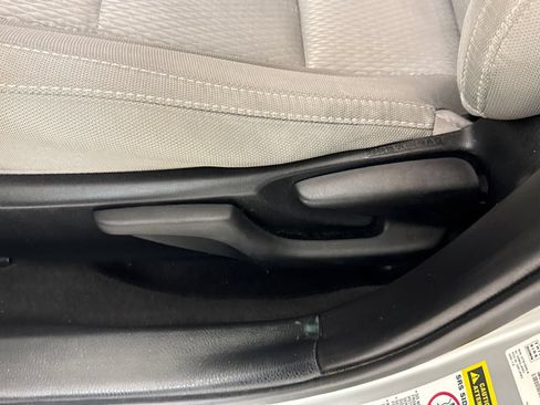 Used 2016 Toyota Corolla LE FWD image 19