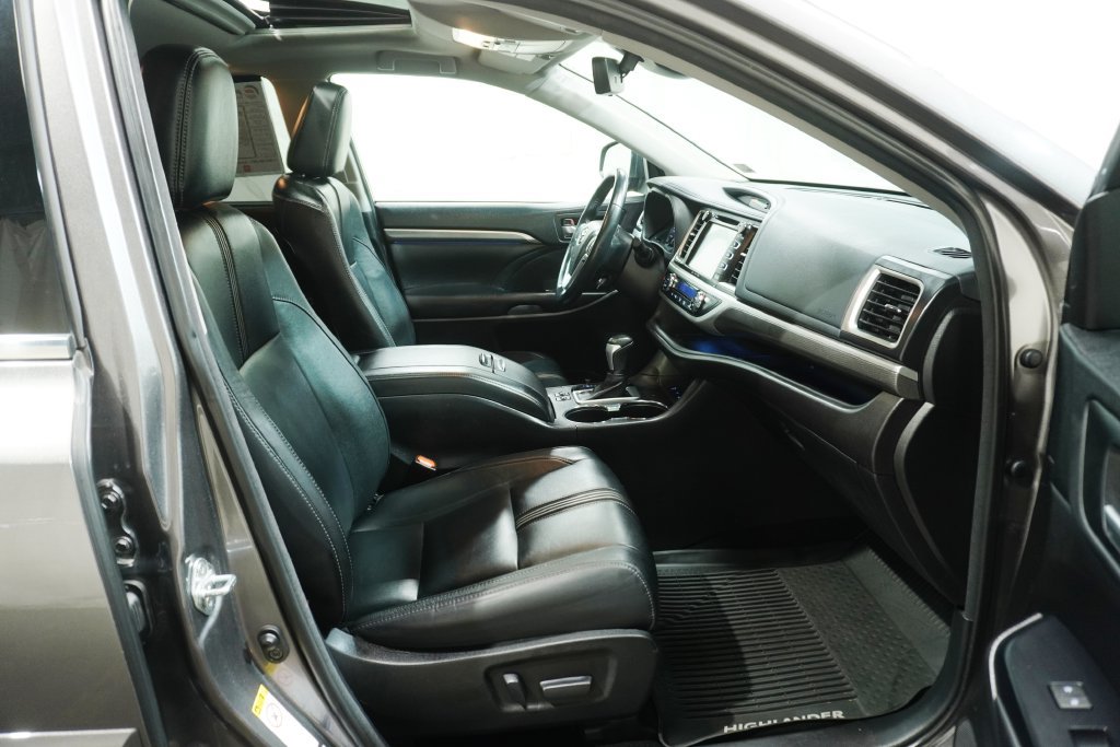 Used 2018 Toyota Highlander SE AWD/4WD image 14