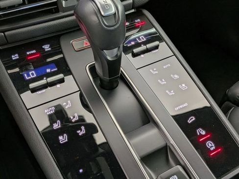 Used 2023 Porsche Macan Base image 26