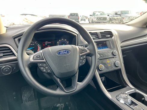 Used 2018 Ford Fusion SE image 20