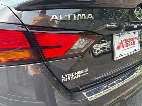 Used 2022 Nissan Altima 2.5 SL FWD image 10