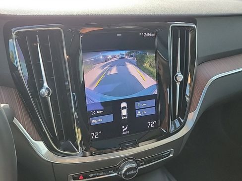 Used 2022 Volvo S60 B5 Momentum w/ Premium Package image 24