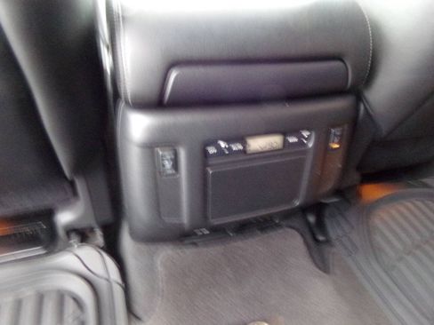 Used 2015 INFINITI QX80 4WD w/ Deluxe Technology Package image 14