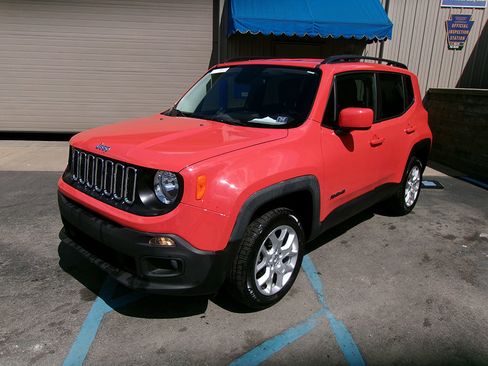Used 2017 Jeep Renegade Latitude w/ Cold Weather Group image 1