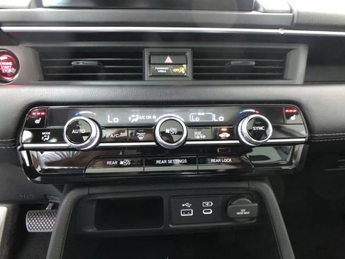 Used 2023 Honda Pilot Touring image 14