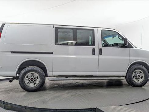 Used 2018 GMC Savana 2500 w/ Driver Convenience Package RWD image 9