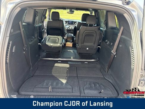 Used 2020 Chrysler Pacifica Touring-L w/ Advanced Safetytec Group FWD image 15