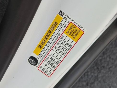 Used 2025 Chevrolet Traverse LT w/ Sun and Wheel Package FWD image 15