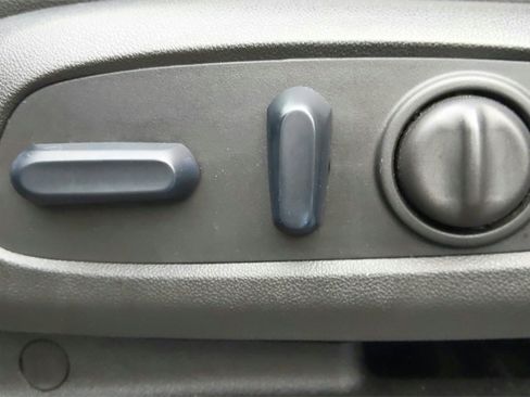 Used 2024 GMC Terrain SLT image 17