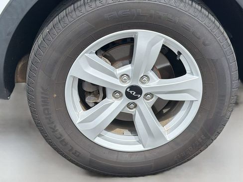 Used 2022 Kia Sorento LX FWD image 10
