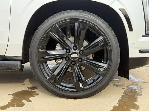 Certified 2025 Cadillac Escalade ESV Sport Platinum w/ LPO, Floor Liner Package image 9