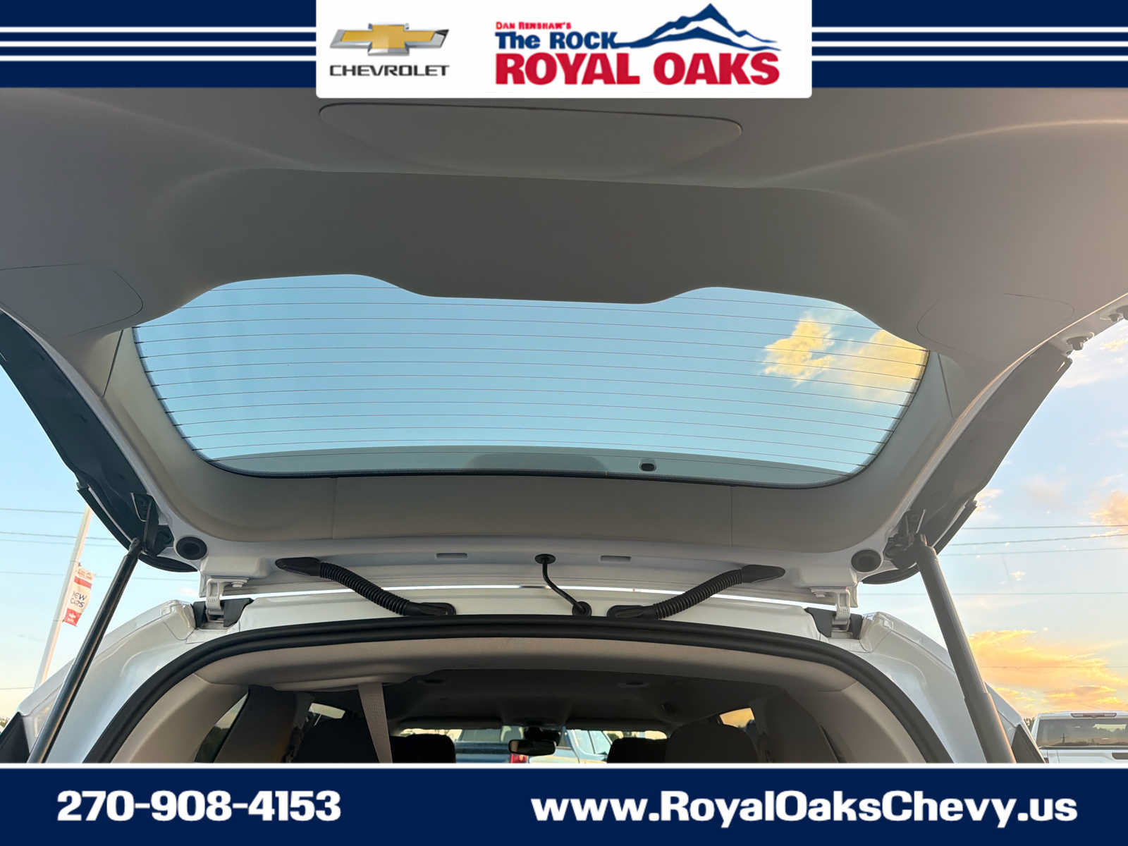 Used 2023 Chrysler Voyager LX FWD image 8
