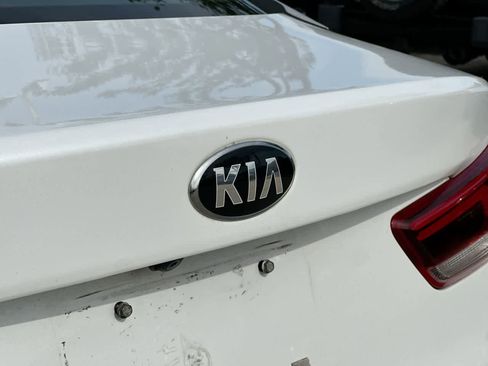 Used 2020 Kia Optima SE image 17