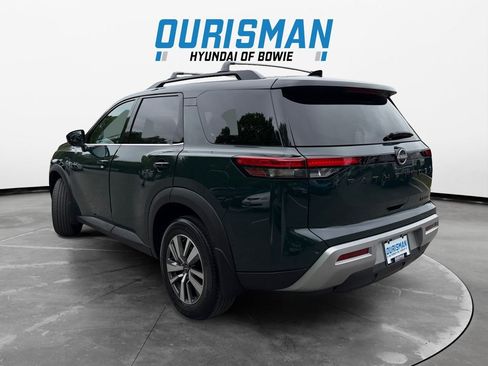 Used 2023 Nissan Pathfinder SL w/ Black Appearance Package AWD/4WD image 4