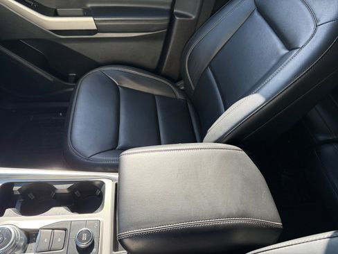 Used 2022 Ford Explorer XLT w/ Equipment Group 202A image 14