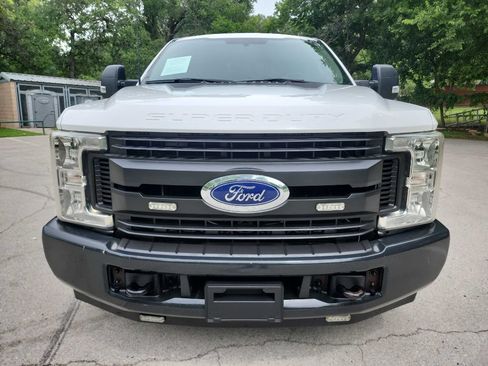 Used 2019 Ford F250 XL w/ Power Equipment Group RWD image 2