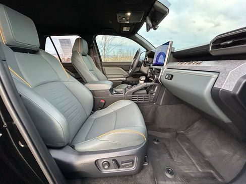 Used 2025 Toyota 4Runner Trailhunter image 32