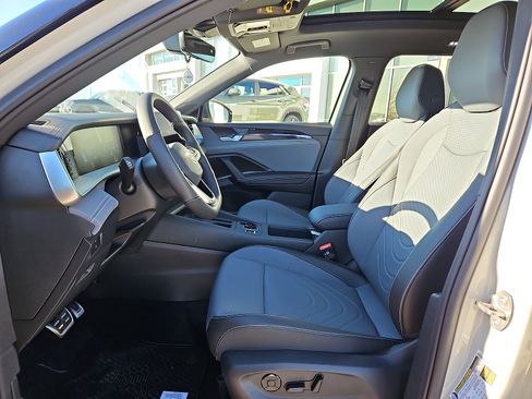 New 2026 Volkswagen Tiguan SE R-Line image 11