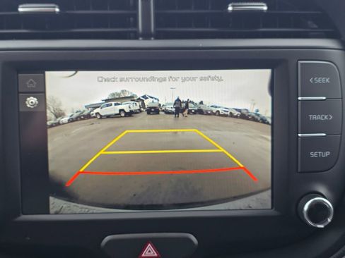 Used 2025 Kia Soul LX image 12