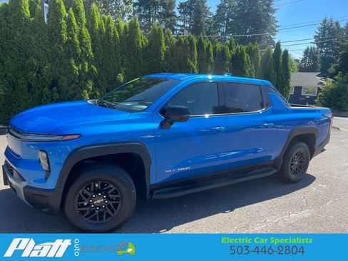 Used 2025 Chevrolet Silverado EV LT AWD/4WD image 4