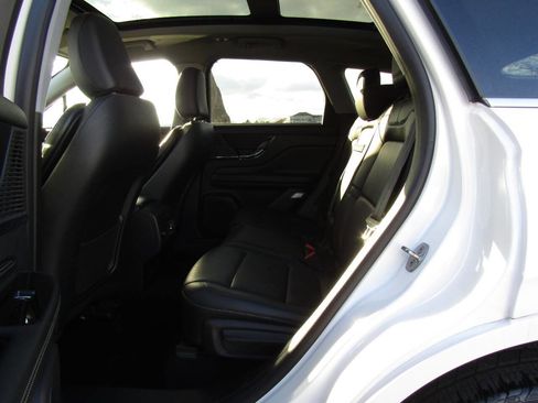 Used 2022 Lincoln Corsair Reserve image 12