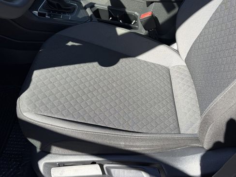 Used 2020 Volkswagen Tiguan S image 15