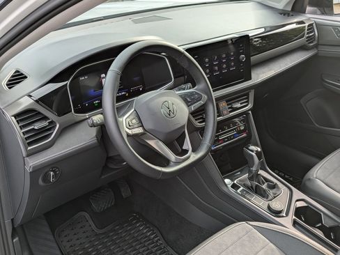 Used 2025 Volkswagen Taos SE image 12