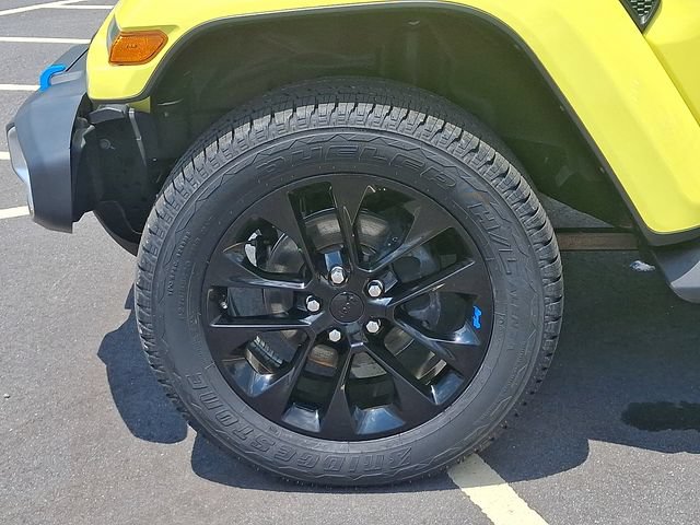 Used 2023 Jeep Wrangler Unlimited Sahara w/ Cold Weather Group AWD/4WD image 8