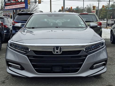Used 2019 Honda Accord Touring image 2