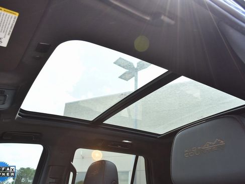 Used 2022 Chevrolet Tahoe High Country RWD image 23